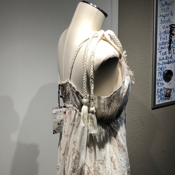 Elegant Cream Maxi Dress - Picture 3 of 16